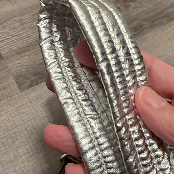 BAGGU Metallic Brass Shoulder Bag RARE and Silver Shoulder Bag. Lot - Picture 10 of 10